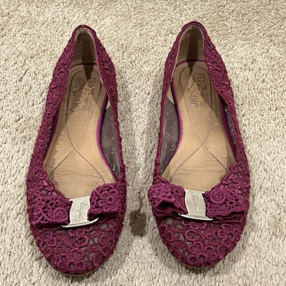 SALVATORE FERRAGAMO Size 7.5 Varina Crochet Ballet Flats Round Toe Slip On Wine - Picture 2 of 8